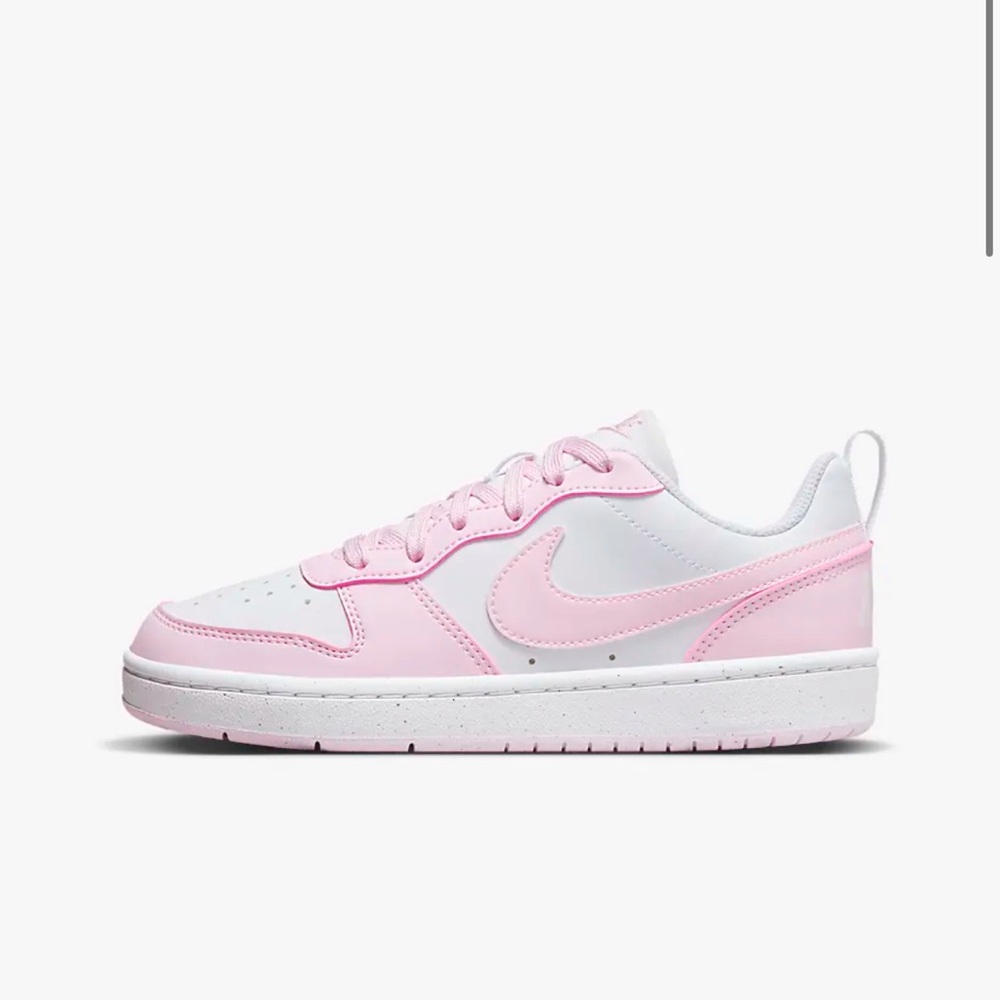NWT Nike Courts